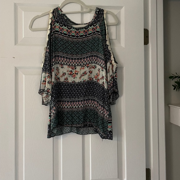 SJS Small patterned blouse with eyelet sleeves - Picture 1 of 3